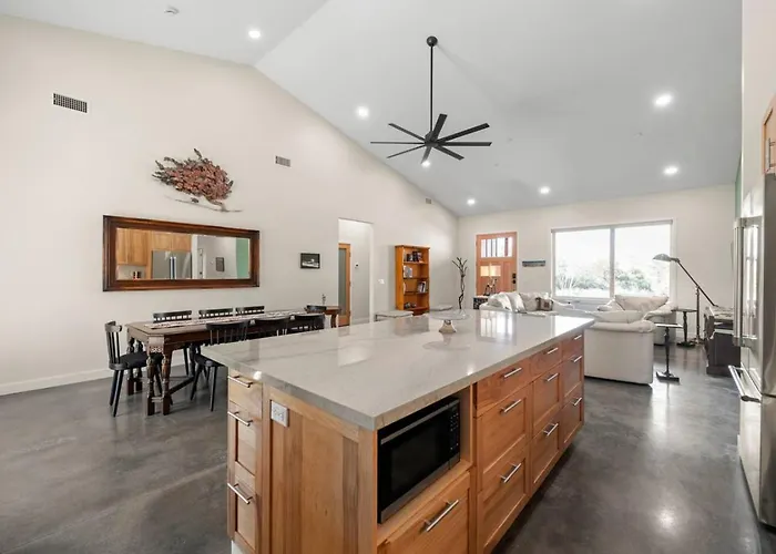 New Build W Epic Views Walk To Chapel Trails *
