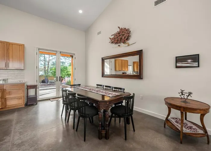 New Build W Epic Views Walk To Chapel Trails