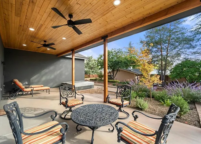 New Build W Epic Views Walk To Chapel Trails