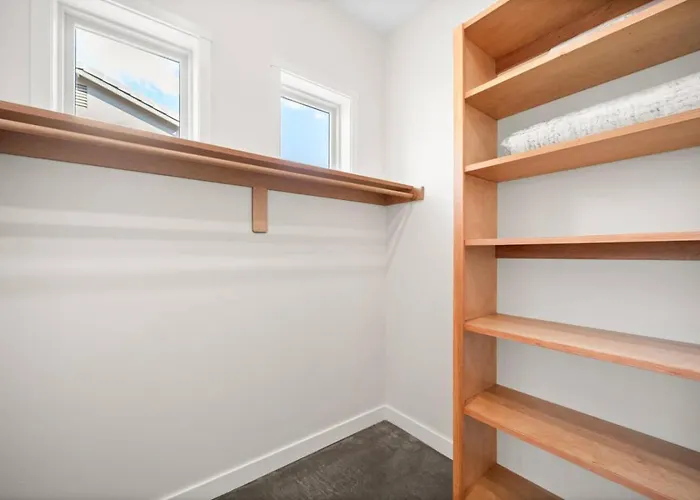 New Build W Epic Views Walk To Chapel Trails *