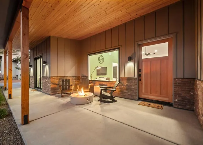 New Build W Epic Views Walk To Chapel Trails