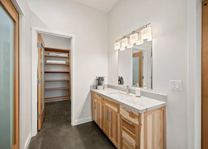 New Build W Epic Views Walk To Chapel Trails *