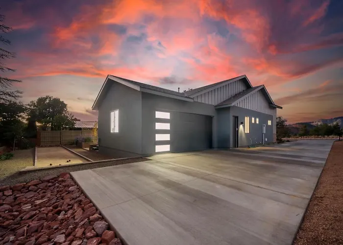 New Build W Epic Views Walk To Chapel Trails