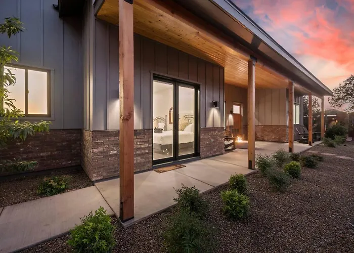 New Build W Epic Views Walk To Chapel Trails